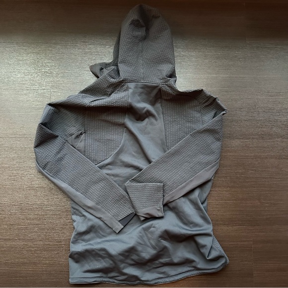 Lululemon Tech Pullover - Picture 3 of 3